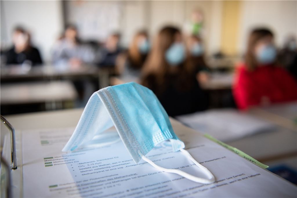 Impfstatus der Schüler spielt nach den Sommerferien eine Rolle Die Maskenpflicht im Unterricht bleibt weiterhin bestehen - ob mit oder ohne Impfung.