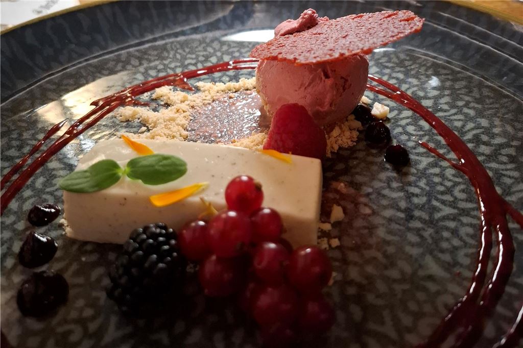 Schloßstuben im Check: Menükarussell fährt Geschmacksachterbahn Restaurant-Scheck Schloßstuben in Unna: