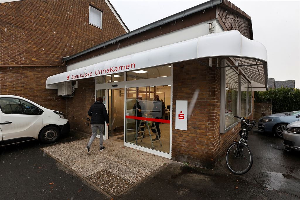 Neue Sparkasse in Heeren: So sieht sie von innen aus, so öffnet sie Die neue Geschäftsstelle der Sparkasse Unna-Kamen liegt an der Bergstraße, Einmündung Märkische Straße.