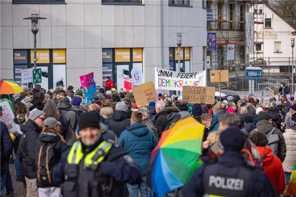 Kundgebung "Unna feiert Demokratie" der Omas gegen Rechts in Unna