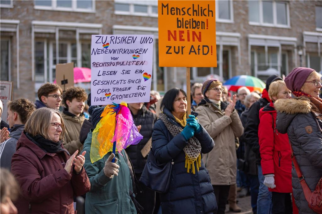 Kundgebung "Unna feiert Demokratie" der Omas gegen Rechts in Unna