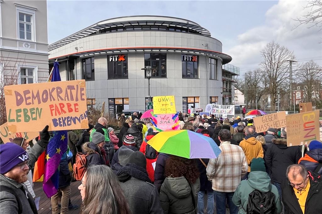 Kundgebung "Unna feiert Demokratie" der Omas gegen Rechts in Unna
