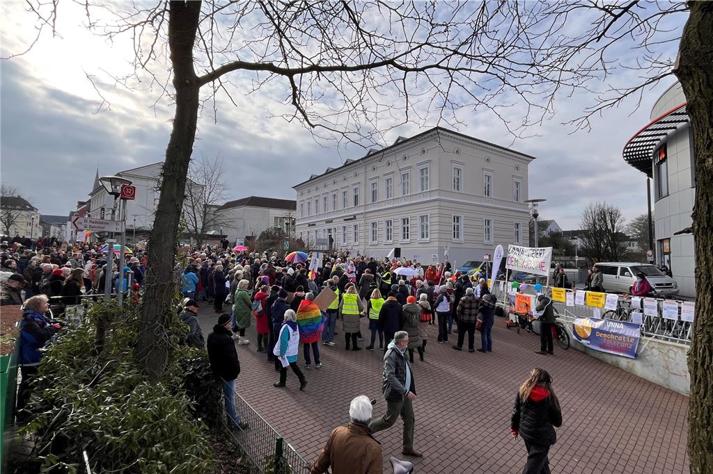 Kundgebung "Unna feiert Demokratie" der Omas gegen Rechts in Unna