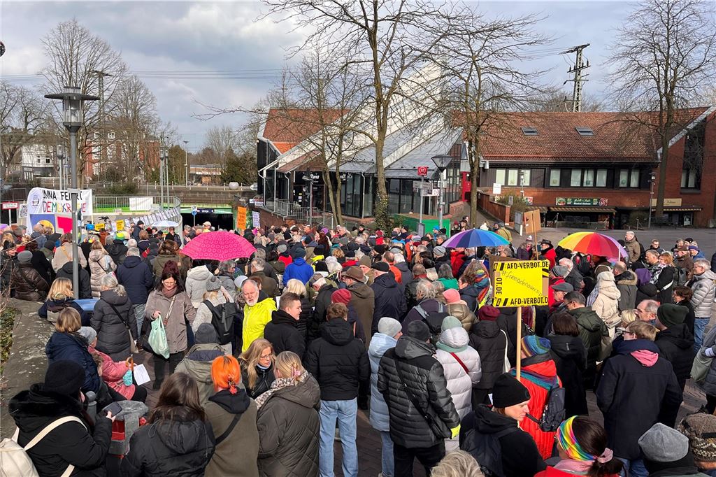 Kundgebung "Unna feiert Demokratie" der Omas gegen Rechts in Unna