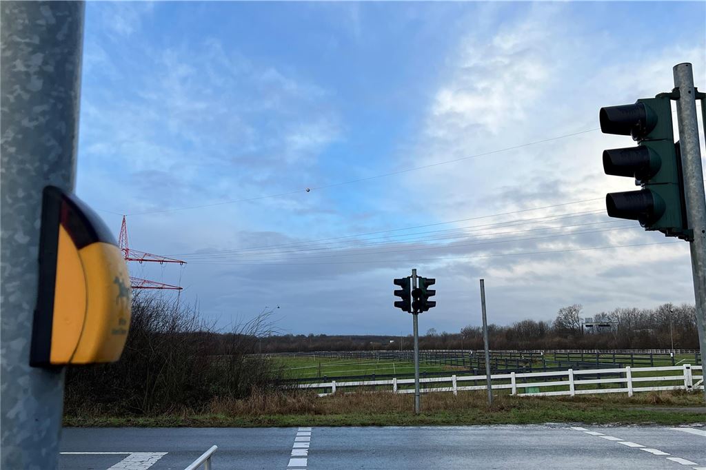 Wutbrief an Wigant: Für Pferde gibt es eine Ampel, für Kinder nicht Die Pferdeampel in der Massener Heide: