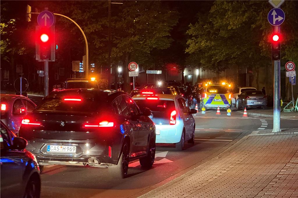 Die Polizei ist am "Car-Friday", dem Abend des Karfreitag (18.4.), verstärkt gegen die illegale Tuner-, Poser- und Raserszene vorgegangen. Dabei wurden viele Autos und Fahrer kontrolliert.
