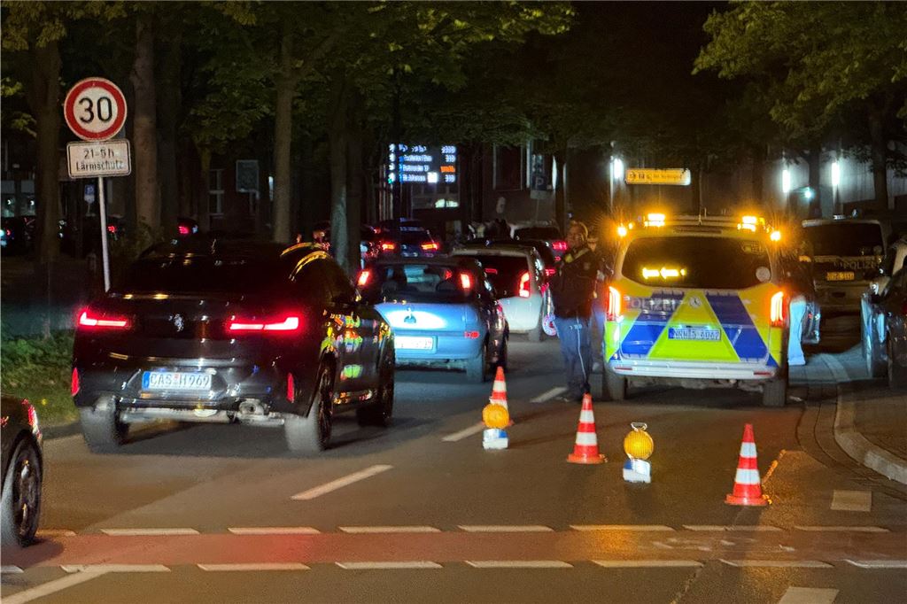 Die Polizei ist am "Car-Friday", dem Abend des Karfreitag (18.4.), verstärkt gegen die illegale Tuner-, Poser- und Raserszene vorgegangen. Dabei wurden viele Autos und Fahrer kontrolliert.