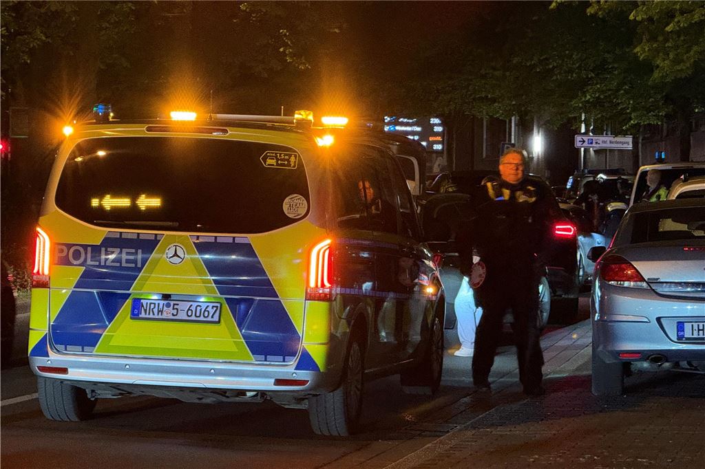 Die Polizei ist am "Car-Friday", dem Abend des Karfreitag (18.4.), verstärkt gegen die illegale Tuner-, Poser- und Raserszene vorgegangen. Dabei wurden viele Autos und Fahrer kontrolliert.