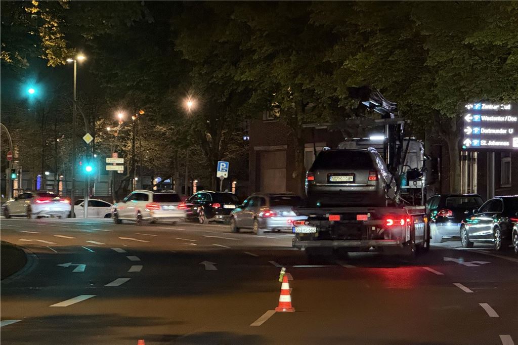 Die Polizei ist am "Car-Friday", dem Abend des Karfreitag (18.4.), verstärkt gegen die illegale Tuner-, Poser- und Raserszene vorgegangen. Dabei wurden viele Autos und Fahrer kontrolliert.