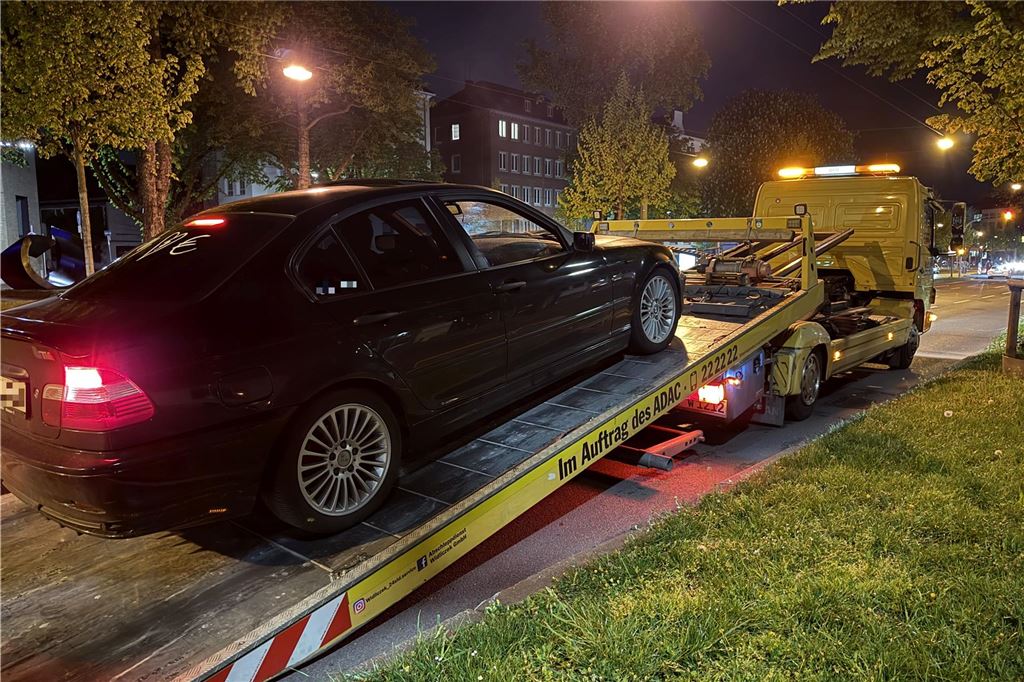 Die Polizei ist am "Car-Friday", dem Abend des Karfreitag (18.4.), verstärkt gegen die illegale Tuner-, Poser- und Raserszene vorgegangen. Dabei wurden viele Autos und Fahrer kontrolliert.