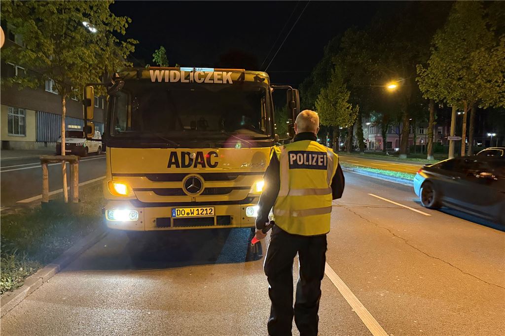 Die Polizei ist am "Car-Friday", dem Abend des Karfreitag (18.4.), verstärkt gegen die illegale Tuner-, Poser- und Raserszene vorgegangen. Dabei wurden viele Autos und Fahrer kontrolliert.