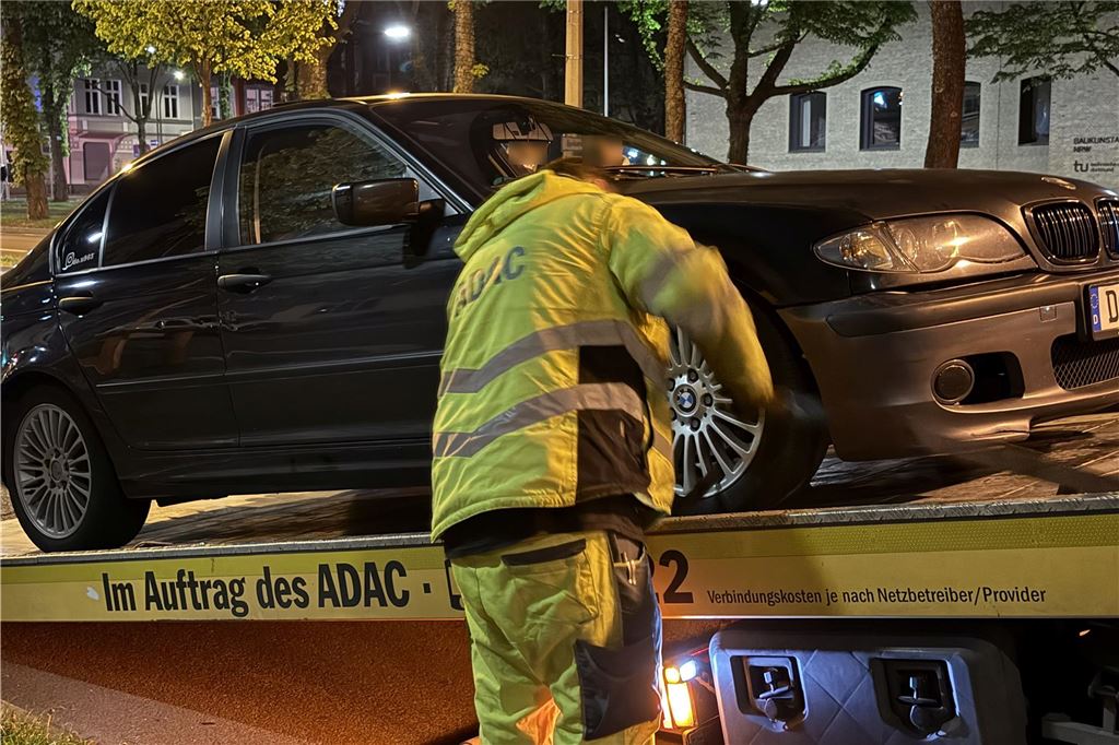 Die Polizei ist am "Car-Friday", dem Abend des Karfreitag (18.4.), verstärkt gegen die illegale Tuner-, Poser- und Raserszene vorgegangen. Dabei wurden viele Autos und Fahrer kontrolliert.