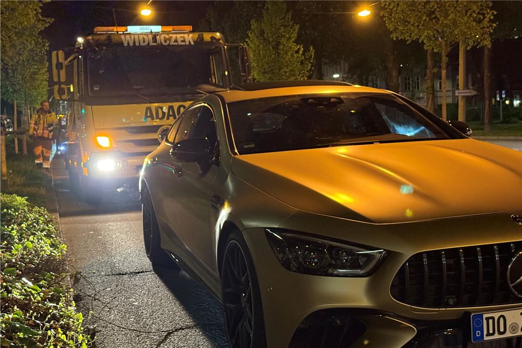 Die Polizei ist am "Car-Friday", dem Abend des Karfreitag (18.4.), verstärkt gegen die illegale Tuner-, Poser- und Raserszene vorgegangen. Dabei wurden viele Autos und Fahrer kontrolliert.