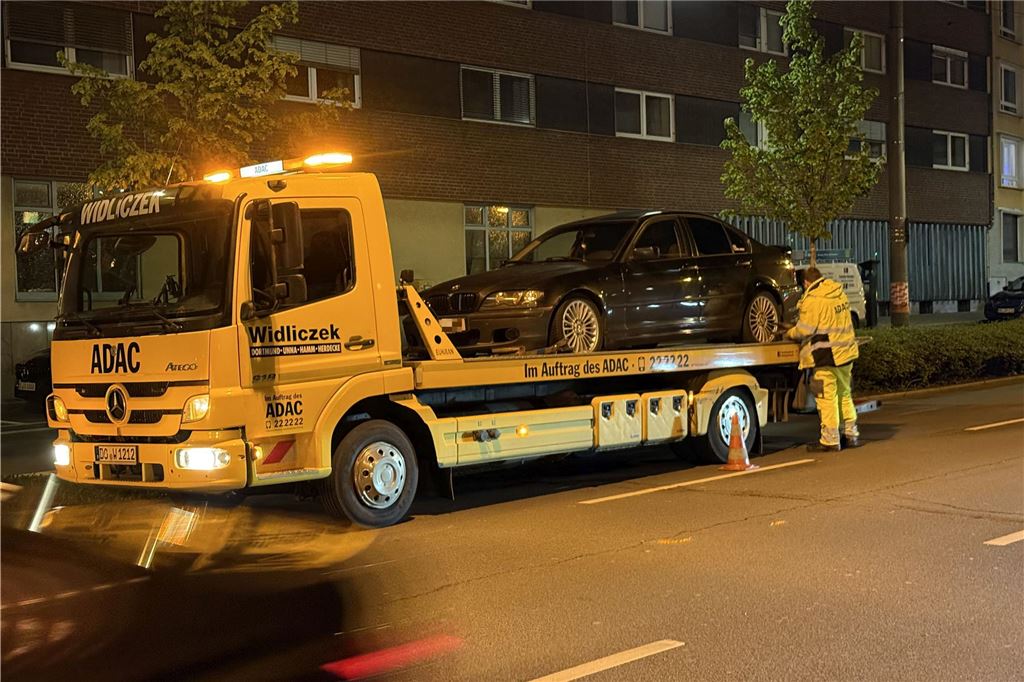 Die Polizei ist am "Car-Friday", dem Abend des Karfreitag (18.4.), verstärkt gegen die illegale Tuner-, Poser- und Raserszene vorgegangen. Dabei wurden viele Autos und Fahrer kontrolliert.