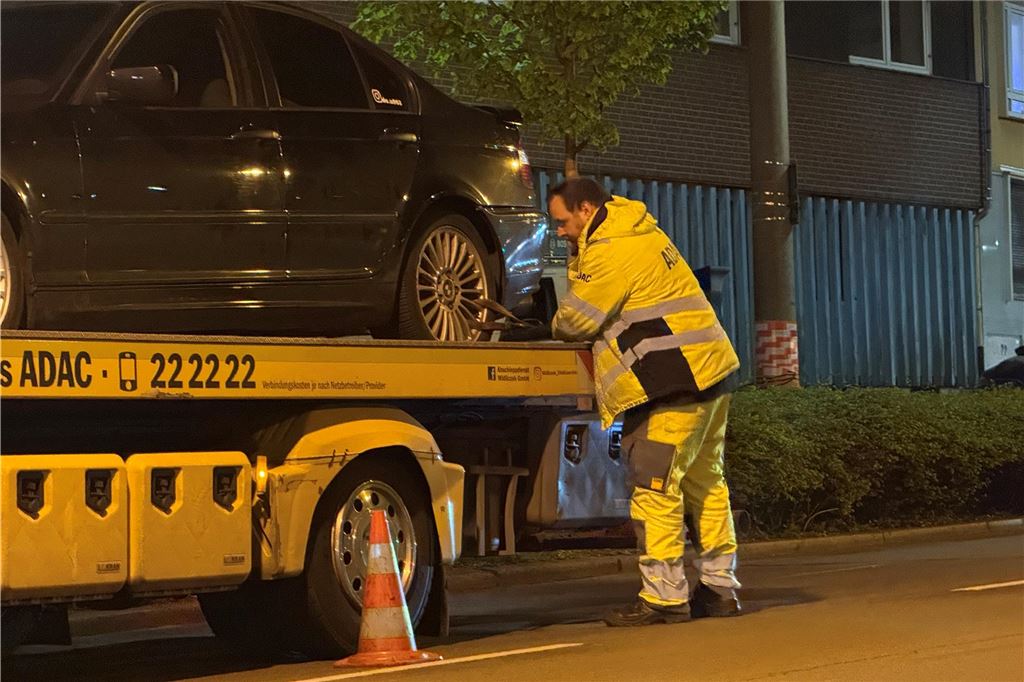 Die Polizei ist am "Car-Friday", dem Abend des Karfreitag (18.4.), verstärkt gegen die illegale Tuner-, Poser- und Raserszene vorgegangen. Dabei wurden viele Autos und Fahrer kontrolliert.