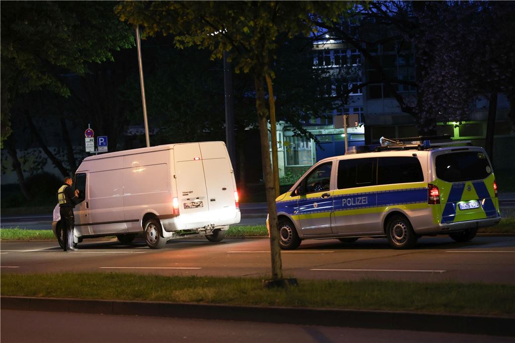 Die Polizei ist am "Car-Friday", dem Abend des Karfreitag (18.4.), verstärkt gegen die illegale Tuner-, Poser- und Raserszene vorgegangen. Dabei wurden viele Autos und Fahrer kontrolliert.