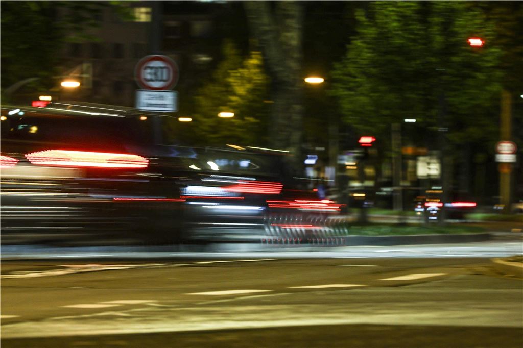 Die Polizei ist am "Car-Friday", dem Abend des Karfreitag (18.4.), verstärkt gegen die illegale Tuner-, Poser- und Raserszene vorgegangen. Dabei wurden viele Autos und Fahrer kontrolliert.