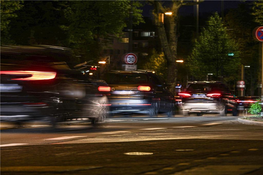 Die Polizei ist am "Car-Friday", dem Abend des Karfreitag (18.4.), verstärkt gegen die illegale Tuner-, Poser- und Raserszene vorgegangen. Dabei wurden viele Autos und Fahrer kontrolliert.