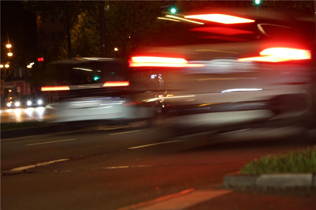Die Polizei ist am "Car-Friday", dem Abend des Karfreitag (18.4.), verstärkt gegen die illegale Tuner-, Poser- und Raserszene vorgegangen. Dabei wurden viele Autos und Fahrer kontrolliert.