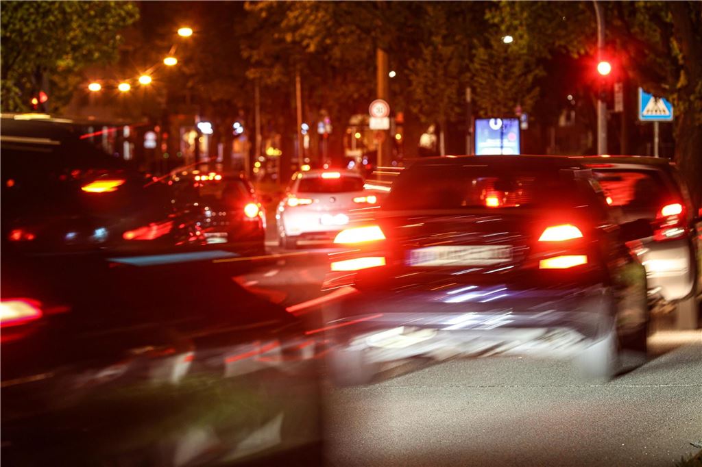Die Polizei ist am "Car-Friday", dem Abend des Karfreitag (18.4.), verstärkt gegen die illegale Tuner-, Poser- und Raserszene vorgegangen. Dabei wurden viele Autos und Fahrer kontrolliert.