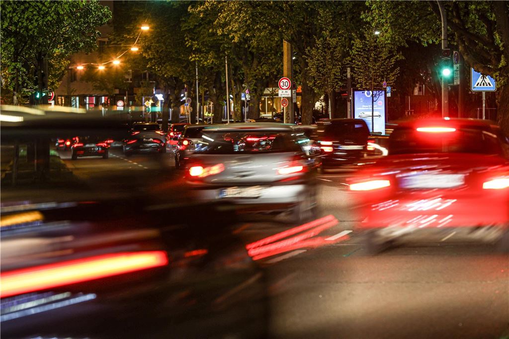 Die Polizei ist am "Car-Friday", dem Abend des Karfreitag (18.4.), verstärkt gegen die illegale Tuner-, Poser- und Raserszene vorgegangen. Dabei wurden viele Autos und Fahrer kontrolliert.