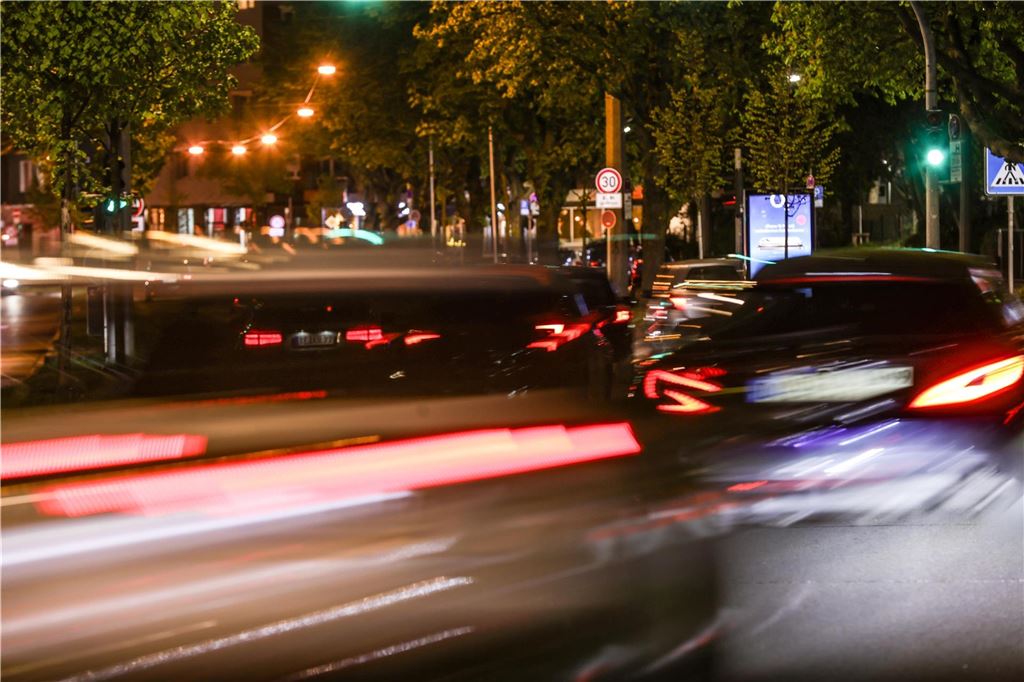 Die Polizei ist am "Car-Friday", dem Abend des Karfreitag (18.4.), verstärkt gegen die illegale Tuner-, Poser- und Raserszene vorgegangen. Dabei wurden viele Autos und Fahrer kontrolliert.