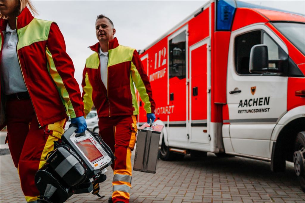 Kreis Unna bekommt Telenotärzte: So soll das System funktionieren Die Rettungswagenbesatzung kann den Telenotarzt hinzuziehen, wenn sich eine Lage vor Ort dramatischer darstellt, als bei der Meldung angenommen wurde.