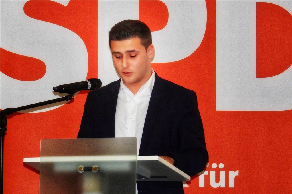 Heinrich Gieselmann (100): Klare Meinung zum SPD-Mitgliedervotum Die SPD Holzwickede wird von Matteo Weitner geleitet, der mit 19 Jahren zum Vorsitzenden gewählt wurde. Weitner will beim SPD-Mitgliedervotum mit einem Ja zum Koalitionsvertrag stimmen, wie er am Dienstag (15.4) auf Anfrage sagte.