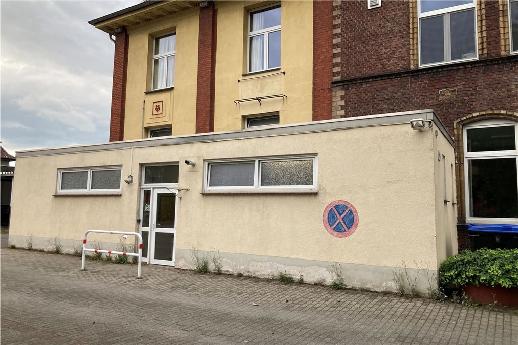 Beschwerde über Müll, Schmutz und lose Teile in Turnhalle Der Gebäudekomplex der Werkstatt Unna an der Oberen Husemannstraße
