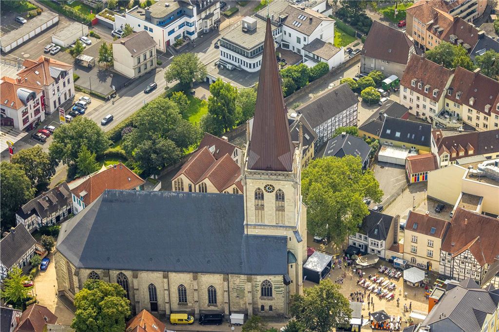 Verkauf des Jona-Hauses ist für die Kirche nur der Anfang Eine Luftaufnahme zeigt die Stadtkirche am Kirchplatz in Unna.