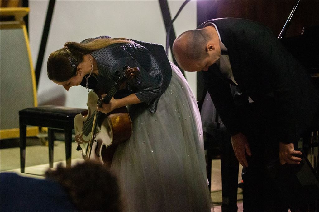 Duo Fortecello: Mikulska und Argenty begeistern im Emscherquellhof Die Standing Ovations hatten sich die Musiker verdient.