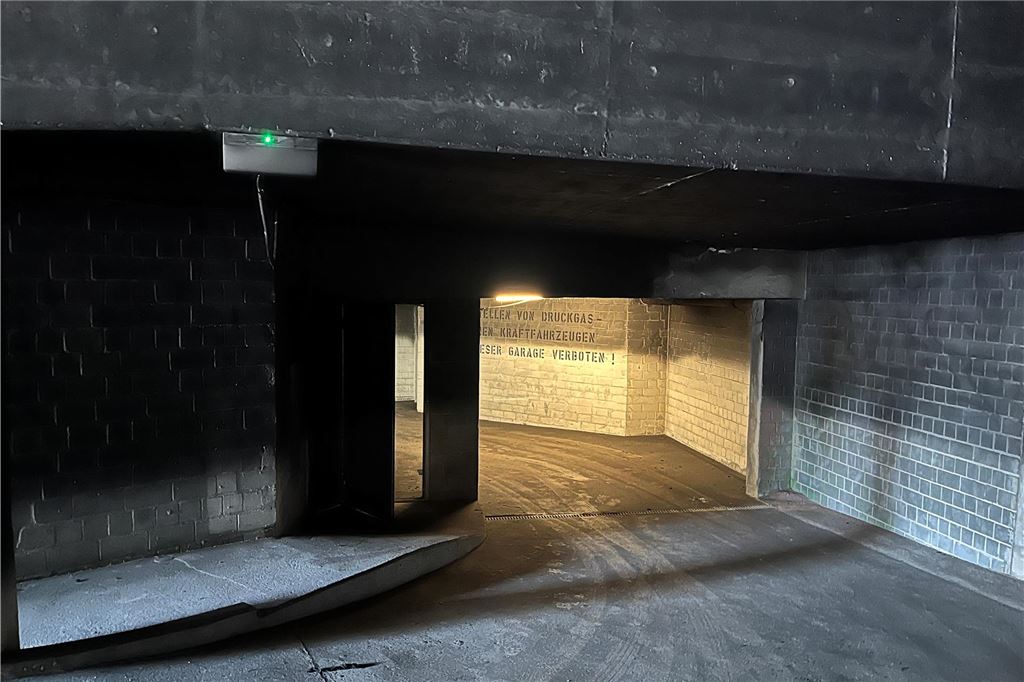 Das Innere einer Tiefgarage.