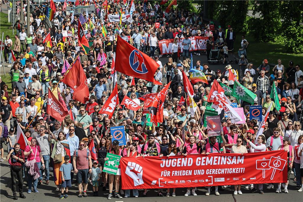 Die traditionelle Mai-Demo und das anschließende Familienfest des Deutschen Gewerkschaftsbundes (DGB) in Dortmund lockten Tausende an.