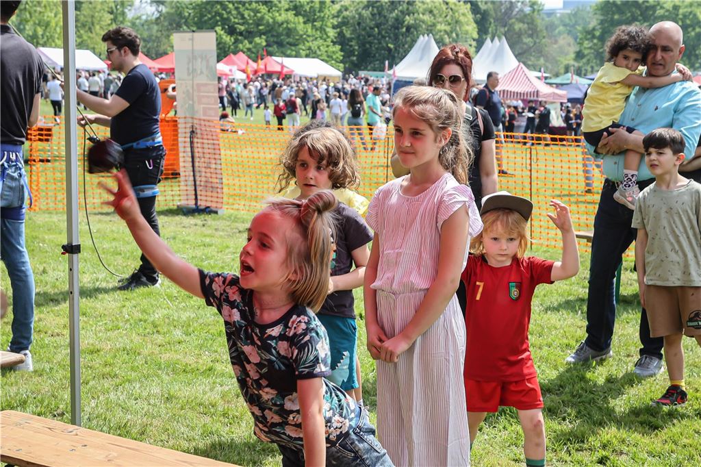 Die traditionelle Mai-Demo und das anschließende Familienfest des Deutschen Gewerkschaftsbundes (DGB) in Dortmund lockten zahlreiche Teilhenmer an.