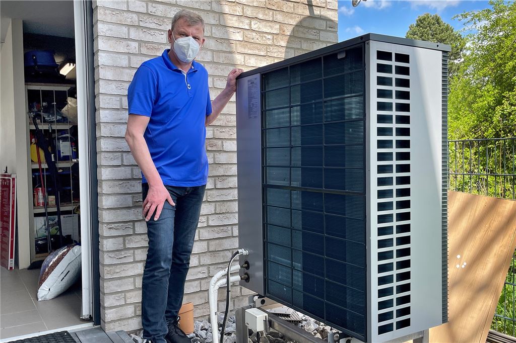Holzwickeder will Ladestation für E-Auto: Ein Schreck mit gutem Ende Die Wärmepumpe hat Peiler bereits seit 2017 im Garten stehen, die seine Heizung und sein Warmwasser versorgt. Nun soll der Rest folgen.