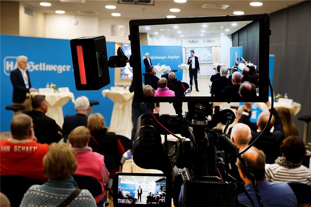 Bundestagswahl, Brandmauer und Buh-Rufe Die Wahlarena wurde live ins Internet übertragen.