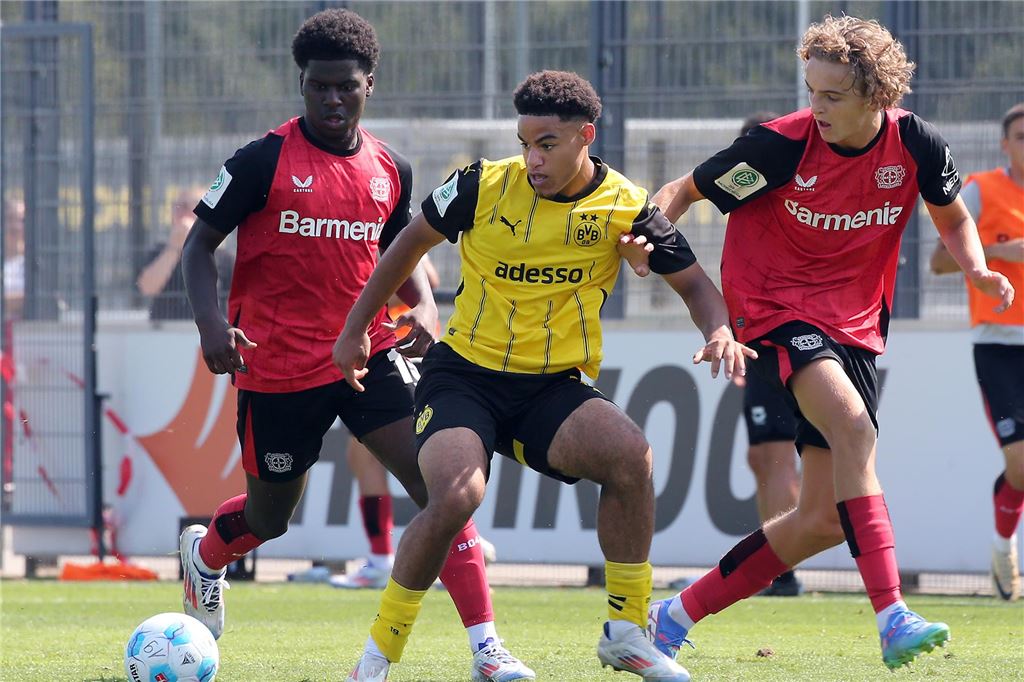Wetten auf Jugendfußball: Experte warnt vor Manipulation: „Integrität des Sports in Gefahr“ Diego Ngambia spielt mit 16 Jahren in der U19 von Borussia Dortmund.