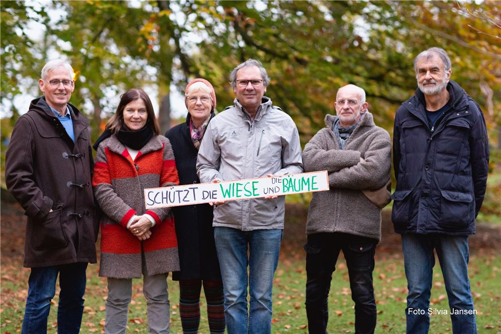 Gradierwerk-Streit: Kritiker fürchten auch ohne Fällungen Baumschäden Diese Initiative will die Kurparkwiese erhalten: Enno Detert (v. l.), Renate Kolkmann, Adele Kluth, Michael Griesohn-Kluth, Dieter Grabsch (BUND) und Hartmut Köhler.