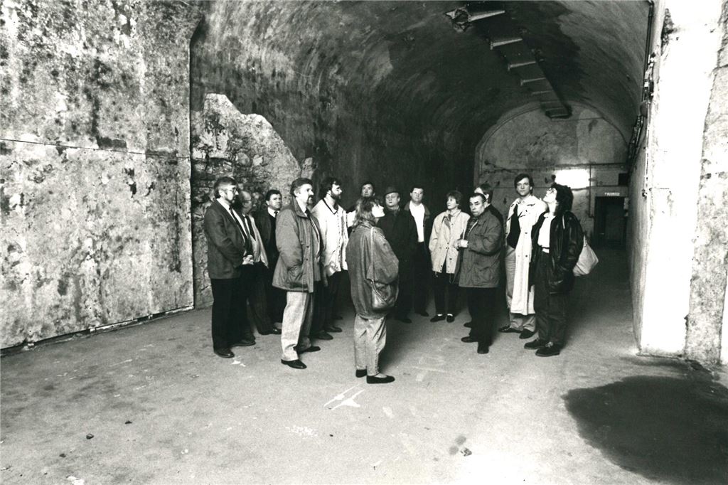 Zustand keine Überraschung: Wie Unna zum Brauereibesitzer wurde Dieser Gewölbekeller hat auch heute noch viele Besucher: Er ist Teil des Lichtkunstzentrums, von Keith Sonnier umgewandelt in den „Tunnel of Tears“.
