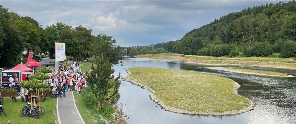Gemeinde lädt zum ersten Wickeder Ruhr-Trödel ans neue Ruhrufer ein Bild einer Veranstaltung am neugestalteten Ruhrufer in Wickede
