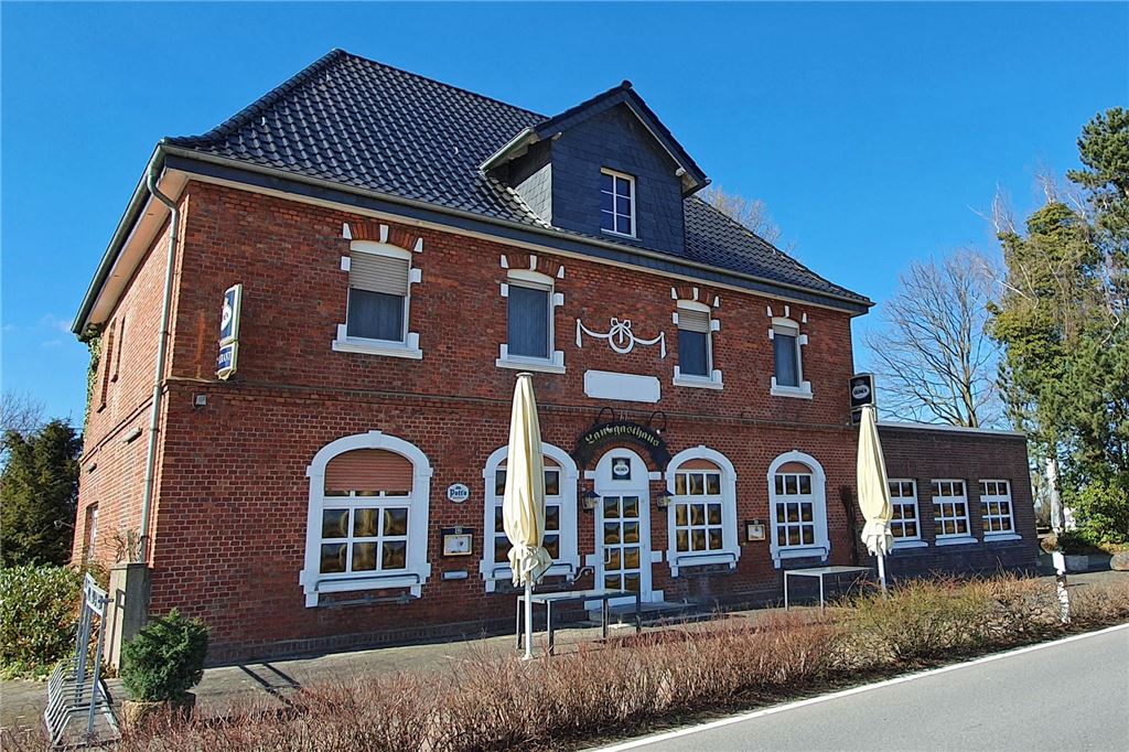 Ostern 2025: In diesen Restaurants gibt es besondere Angebote Direkt an der Werner Straße liegt das Landgasthaus Simonsmeier. Hier wird an Karfreitag, Ostersonntag und Ostermontag eine Osterkarte angeboten.