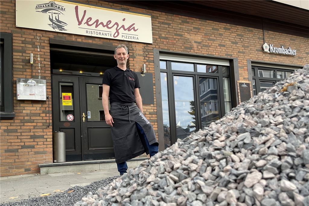 Neues Restaurant in Lünen setzt auf Frische – Ärger vor der Tür Direkt vor der Tür des Restaurants wird gebaut – zum Leidwesen des Restaurantchefs.