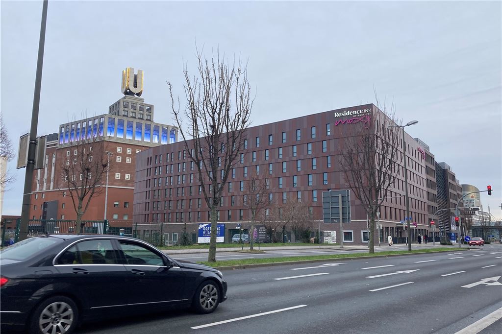 Hoteldesign lässt Brauerei-Geschichte aufleben: Doppel-Hotel am „Dortmunder U“ Direkt zu Füßen des U-Turms liegt das Doppel-Hotel mit Moxy und Residence Inn.