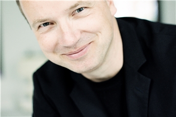 Dirigent Roland Kluttig verlieh Beethovens Kunstwerk, der Schicksalssinfonie, Temperament, dramatische Akzente und extreme Dynamik.