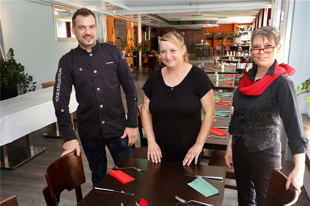 Jahresrückblick 2024: Das Jahr der Überraschungen in der Gastronomie Dominic Thon, Tanja Bartilla und Petra Haack im Restaurant „Lokaltermin“, das sie zusammen leiten.