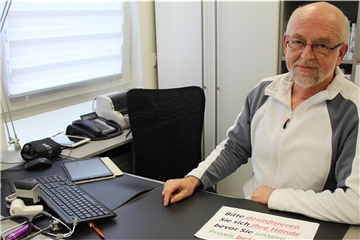 Dr. Udo Pappert ist verärgert: Seit acht Tagen sind alle Kommunikationsmittel seiner Praxis gestört.