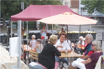 Draußen sitzen und gemütlich essen und trinken: Dafür erhebt die Stadt Unna eine sogenannte „Sondernutzungsgebühr“, wenn Tische und Stühle im öffentlichen Raum stehen. 2020 wurde sie den Gastronomen für die Zeit des Lockdowns erlassen.