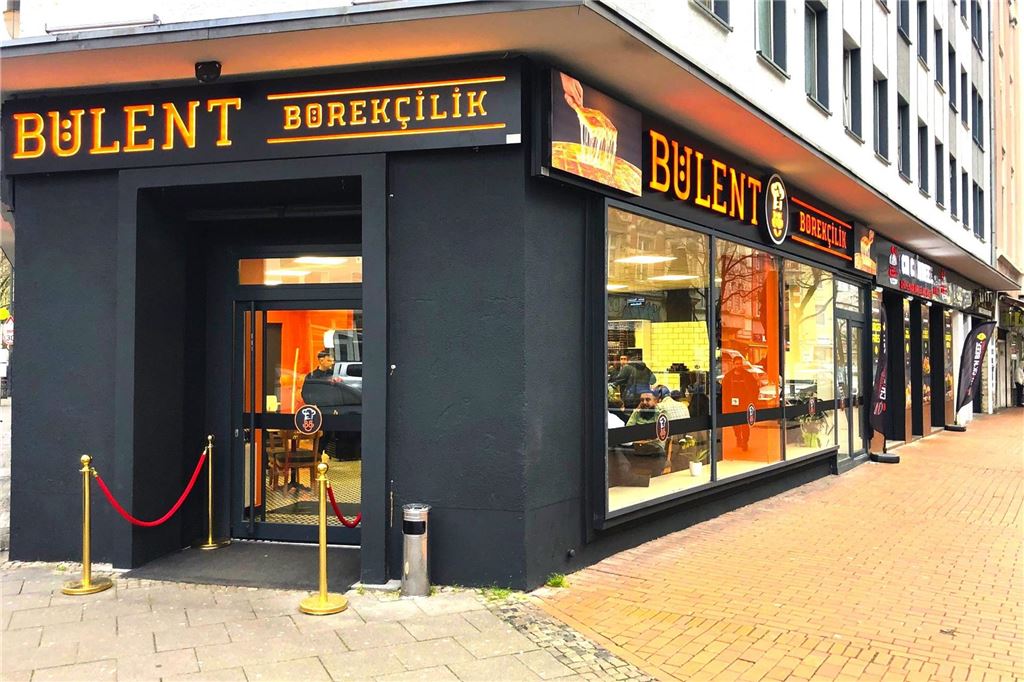 Gastromeile in der Nordstadt: Münsterstraße mit neuen Gastro-Konzepten Drei neue gastronomische Objekte nebeneinander: das "Bülent Börekcilik" am Eingangsbereich der Münsterstraße, daneben das "Chick'n Beef" und bald auch das "Tugra" an der Münsterstraße.