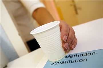 Drogenersatz hilft Abhängigen, ein Leben außerhalb von Szene und Kriminalität zu führen. Die Substitution muss von Ärzten begleitet werden. Das Hilfsprojekt Lüsa in Unna sieht die medizinische Versorgung seiner Klienten in Gefahr.