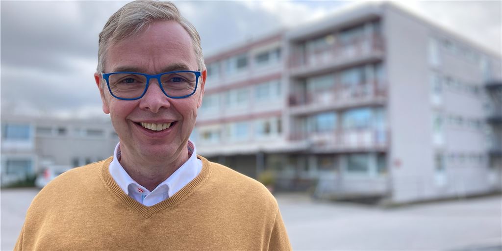Schmallenbach-Haus kämpft wegen Corona-Pandemie mit Personalmangel Geschäftsführer Heinz Fleck vor dem Schmallenbach-Haus in Fröndenberg